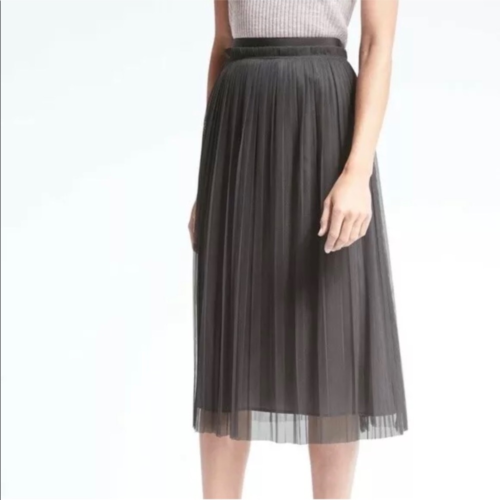 Banana Republic Gray Pleated Tulle Midi Skirt